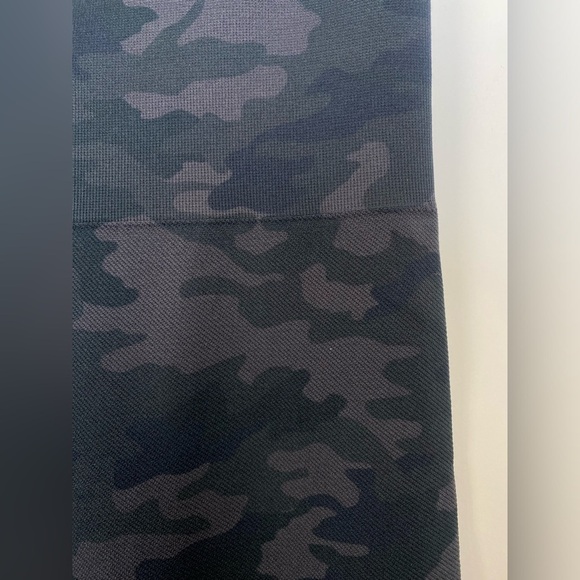 NWOT SPANX Look At Me Now Seamless Camo
Leggings Womens X-Large - Picture 8 of 12
